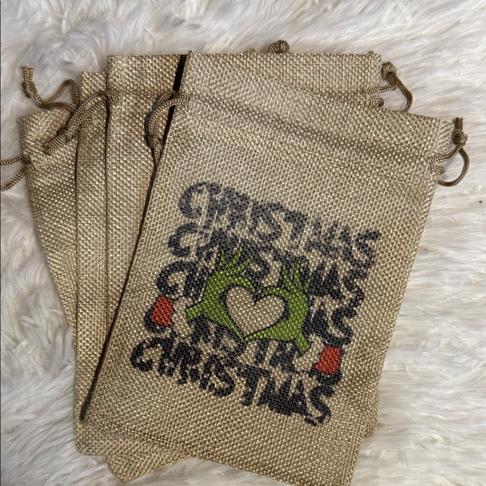 Gift Bags with Grinch Design (Set of 4)